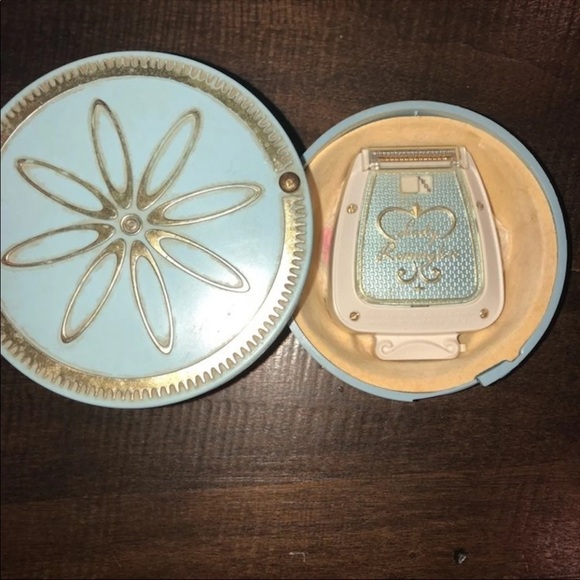 Vintage Ladies Electric Travel Shaver - Picture 2 of 5